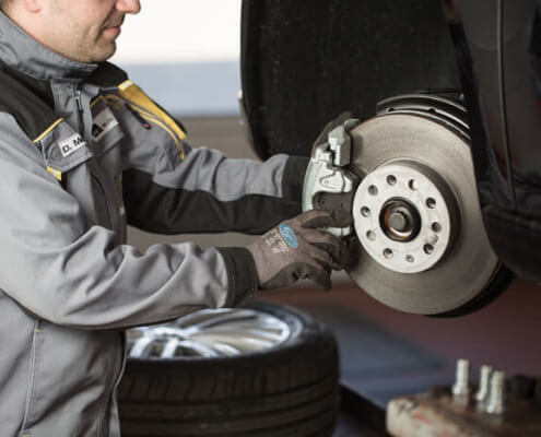 Bremsbelagwechsel und Bremsscheibenwechsel im Autohaus Ribbe bei Weimar