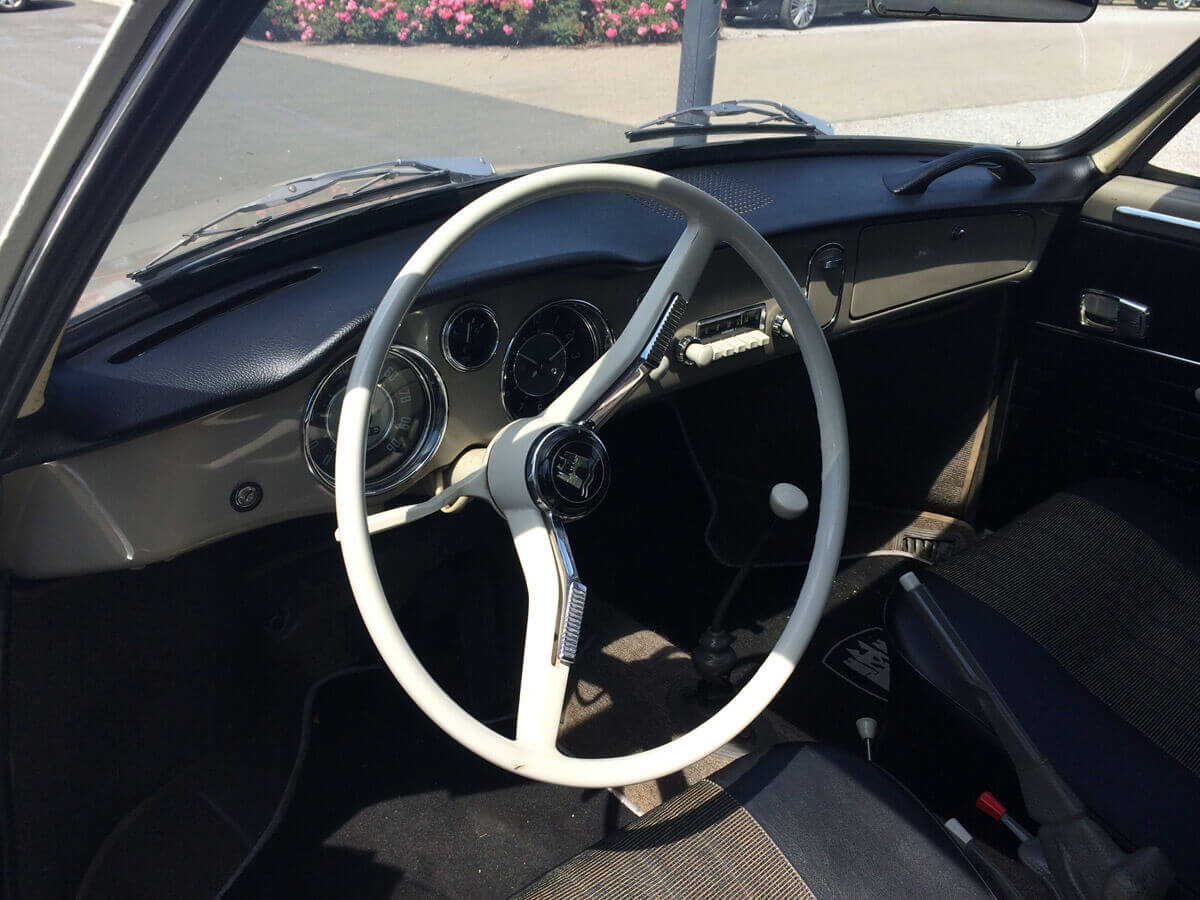 Restauration Karmann Ghia 1965 seesand L568 / perlweiss L87 Innenraum