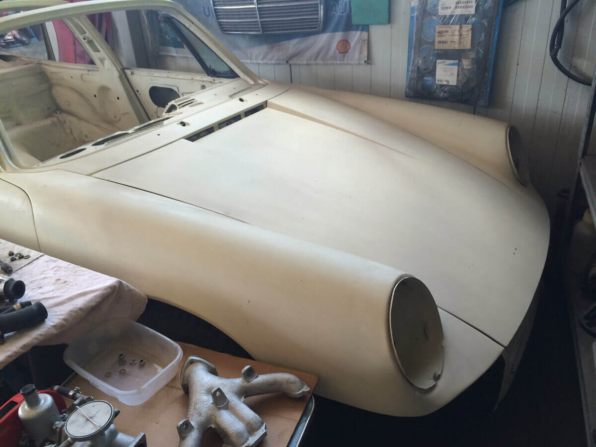 Porsche 911 F Targa Ölklappe 1972 Grundiert vorn