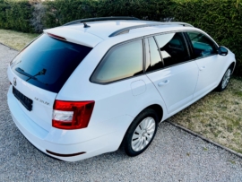 Octavia Combi weiß hinten rechts
