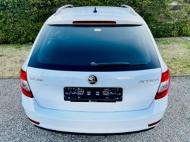 Octavia Combi weiß hinten
