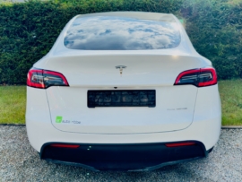 Tesla Model Y weiß - hinten