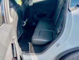 Tesla Model Y weiß - hinten innen
