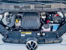 VW up! weiß - Motorraum