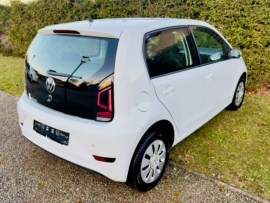 VW up! weiß - seitlich rechts